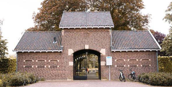 De poort naar begraafplaats Munsel
