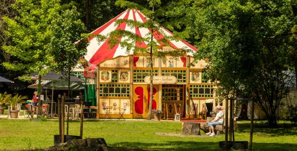 De Spiegeltent in park Stapelen