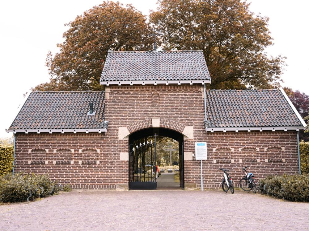 De poort naar begraafplaats Munsel
